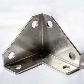 Velké kovové rohové výztuhy